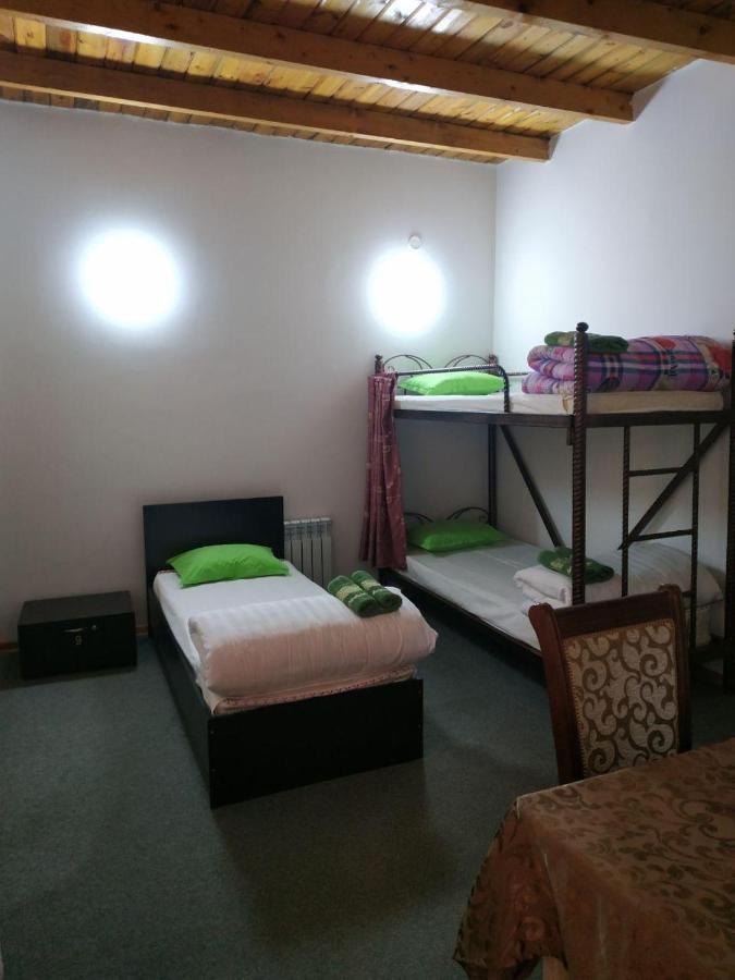 Sim Sim Hostel & Guest House Near The Church Samarkand Exterior foto