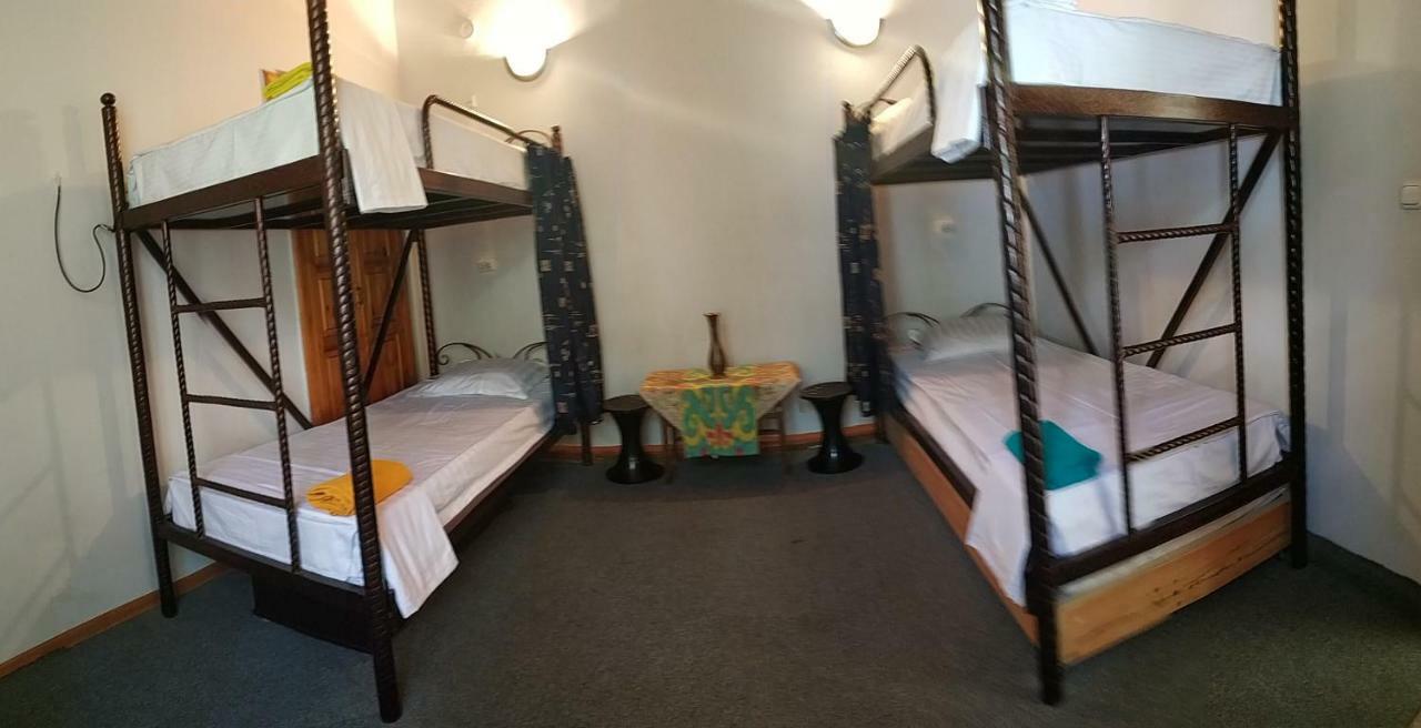 Sim Sim Hostel & Guest House Near The Church Samarkand Exterior foto